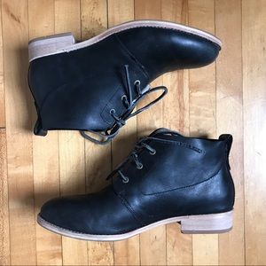 Caterpillar Hester Black Leather Chukka Boots - 7